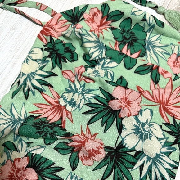 Lost + Wander Pink and Green Floral Cropped Camisole Size Medium - Picture 3 of 4